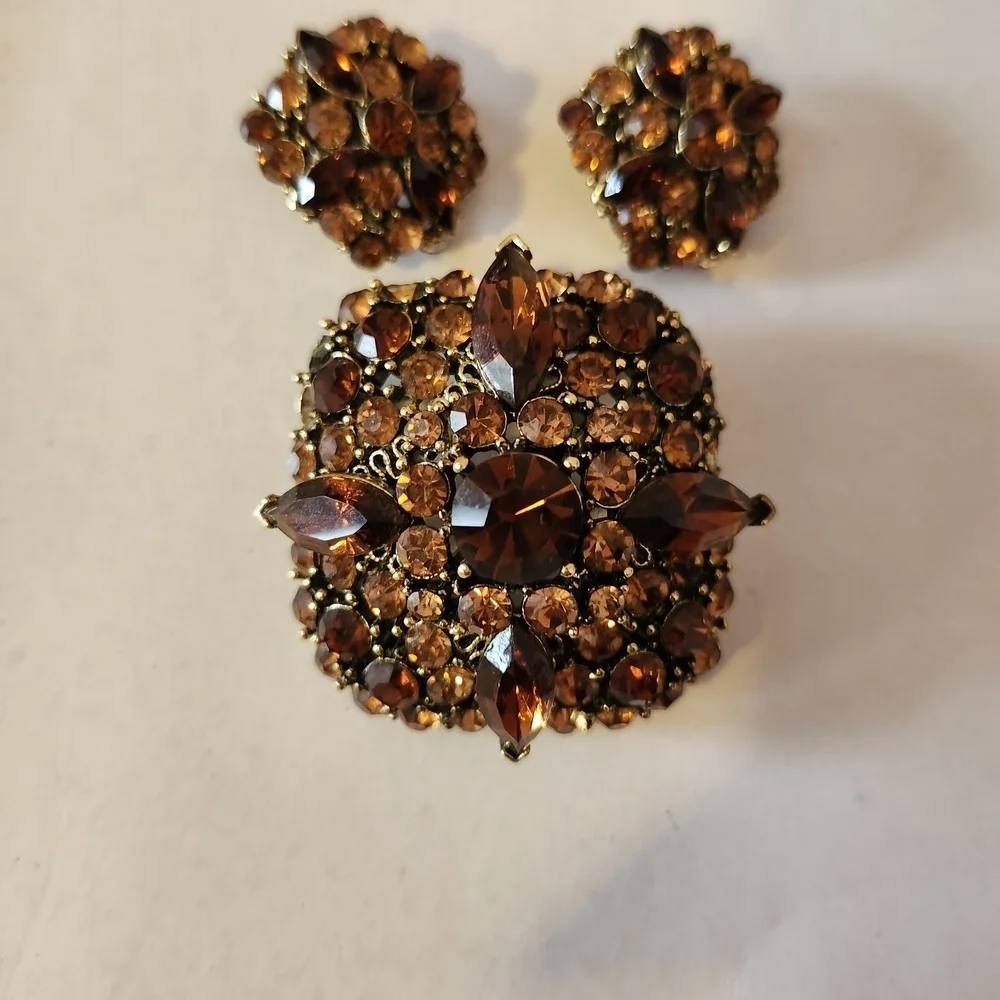 Lisner Signed Vintage Rootbeer Crystal Brooch Clip earring Set